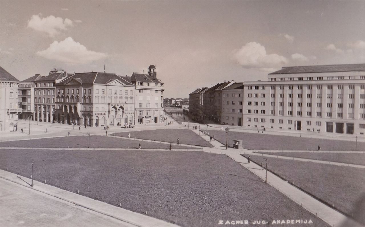 Trg kralja Petra (današnji Trg žrtava fašizma), oko 1930 A. godine